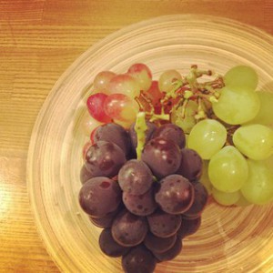 photo:葡萄と箱寿し