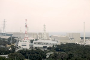 photo:なぜ?どまんなかに建っている?